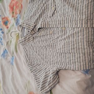 Grayers clothiers 100% cotton large blue/white stripes button up tee